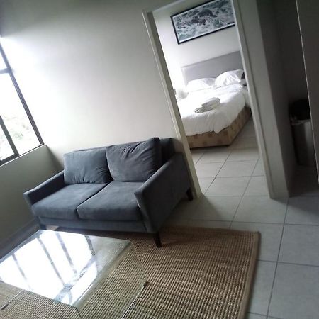 Rosebank Accommodation Johannesburg Exterior foto