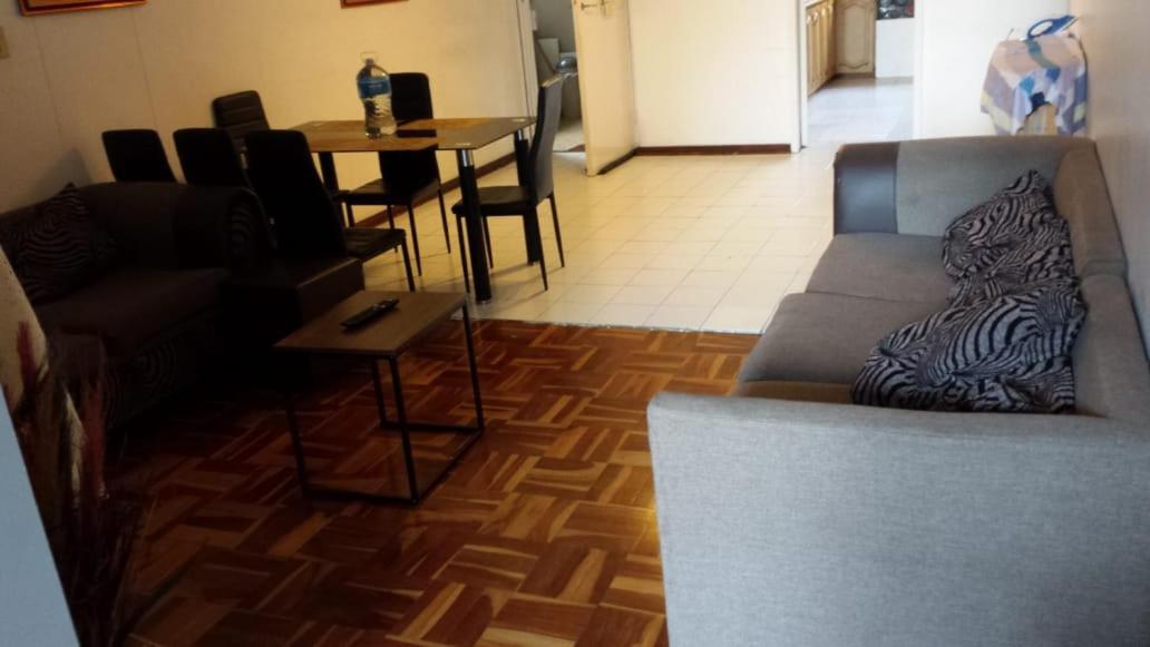 Rosebank Accommodation Johannesburg Exterior foto