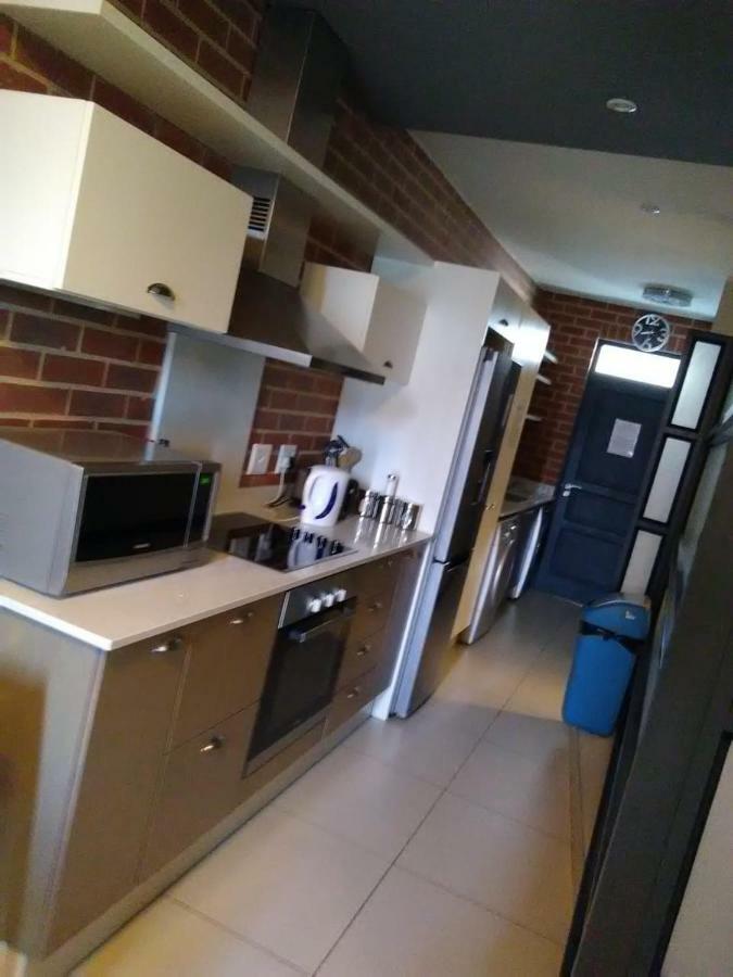 Rosebank Accommodation Johannesburg Exterior foto